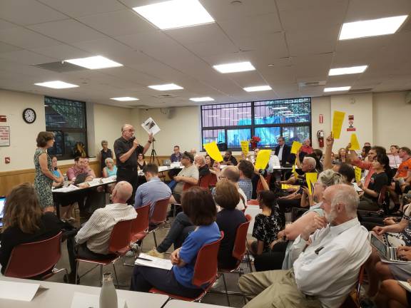 Some residents at the meeting waved yellow signs reading &#x201c;Board 7 do the right thing.&#x201d; Photo: Jason Cohen