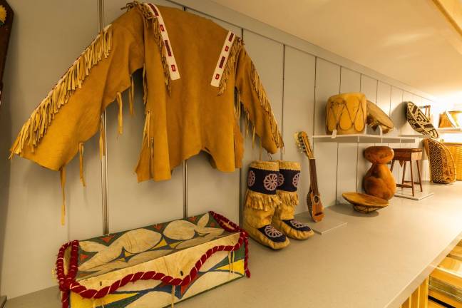 In the discovery room, kids are encourage to handle the 120 objects from Native peoples across the Western Hemisphere. Photo: 5th Ave Digital